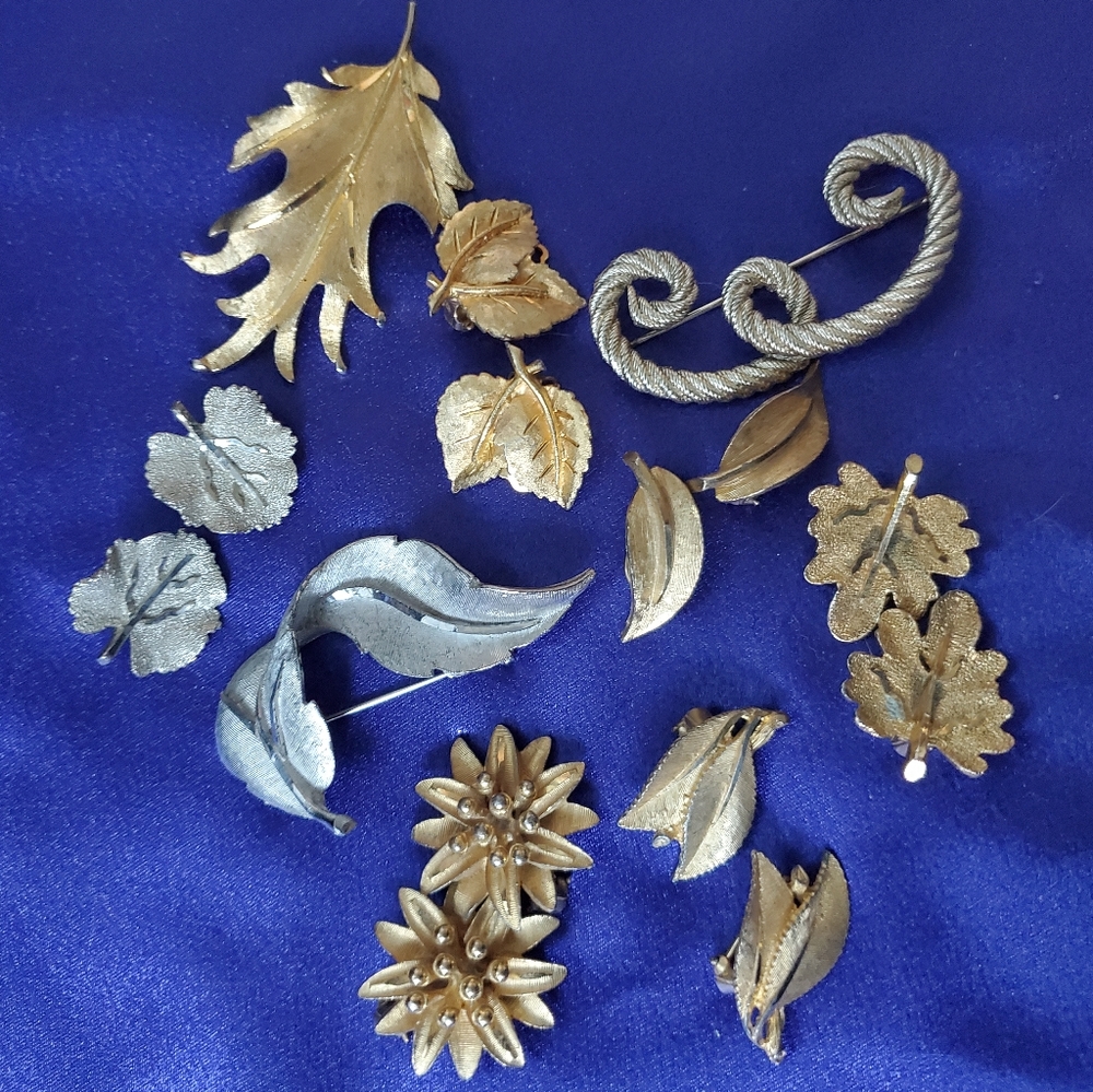 BSK jewelry lot of brooches and earrings gold and silver